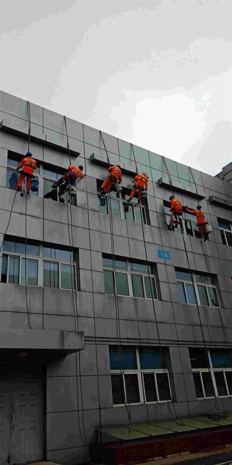 专业承接日常保洁、家庭保洁、开荒保洁、物业保洁、玻璃清洗、空调清洗、地毯清洗